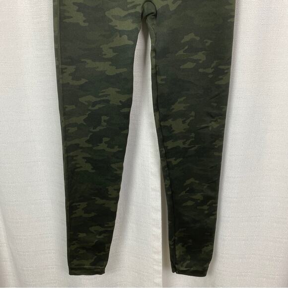 Spanx Green Camouflage Look At Me Now Seamless Leggings Sz.M - Picture 8 of 15